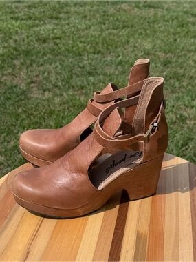 Ladies Free People Cedar Tan Leather Platform Ankle Clog